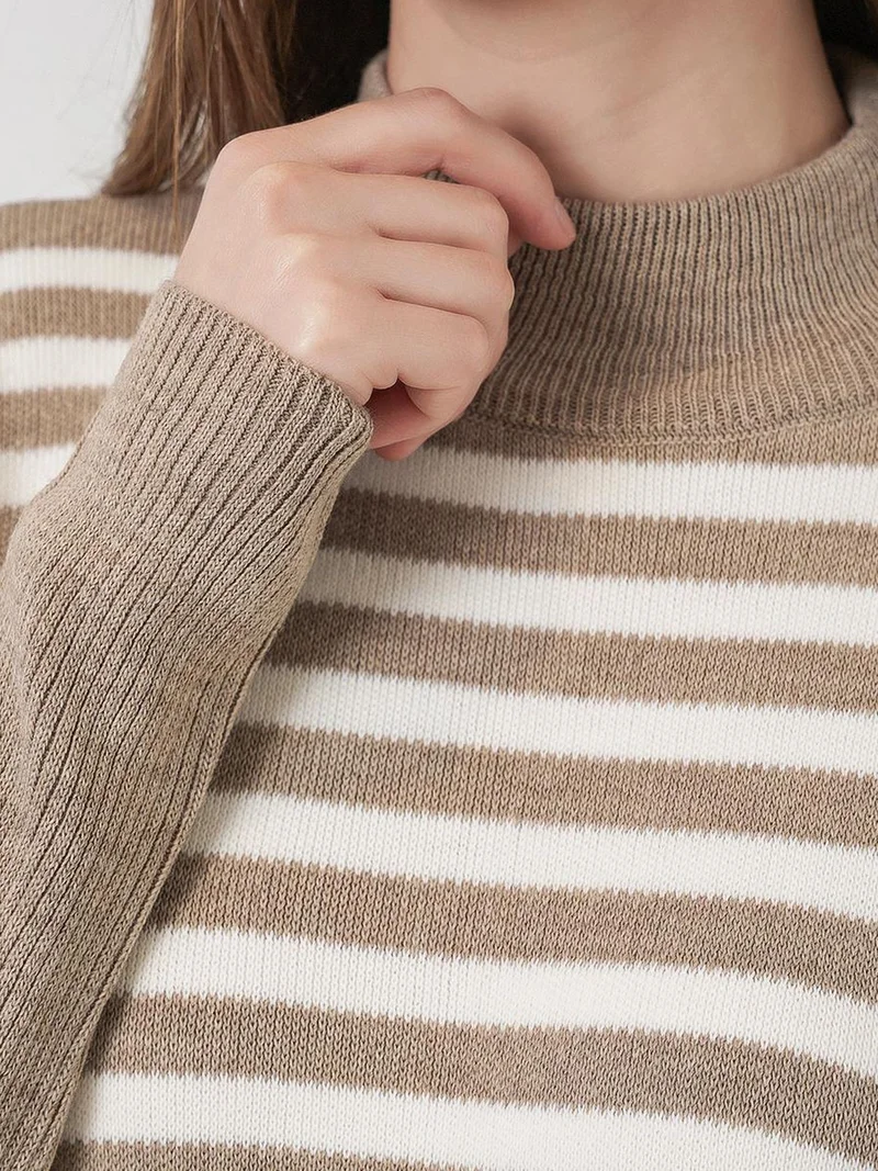 بيغ دارت كنزة بياقة نصف عالية مفصلة بفتحات فضفاضة