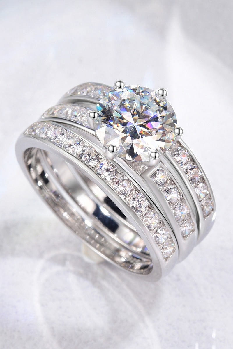 روماد مجموعة خواتم أنيقة مطلية بالذهب الأبيض مرصعة بفص ألماسي لامع في الوسط مع أحجار زركون جانبية تضفي لمسة فاخرة. - Image 3