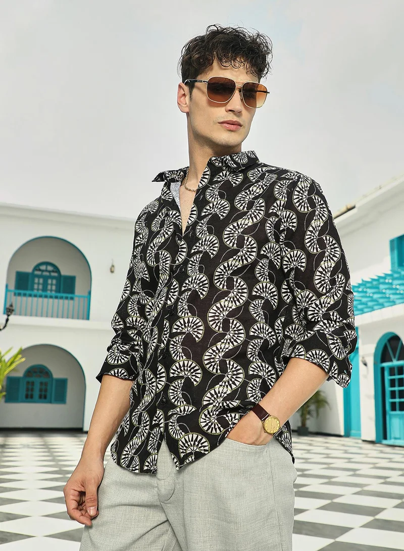 Campus Sutra Campus Sutra Men's Midnight Black & Daisy White Vortexa Regular Shirt For Casual Wear | Spread Collar | Long Cuffed Sleeves | Button Closure | Shirt Crafted With Comfort Fit For Everyday Wear
