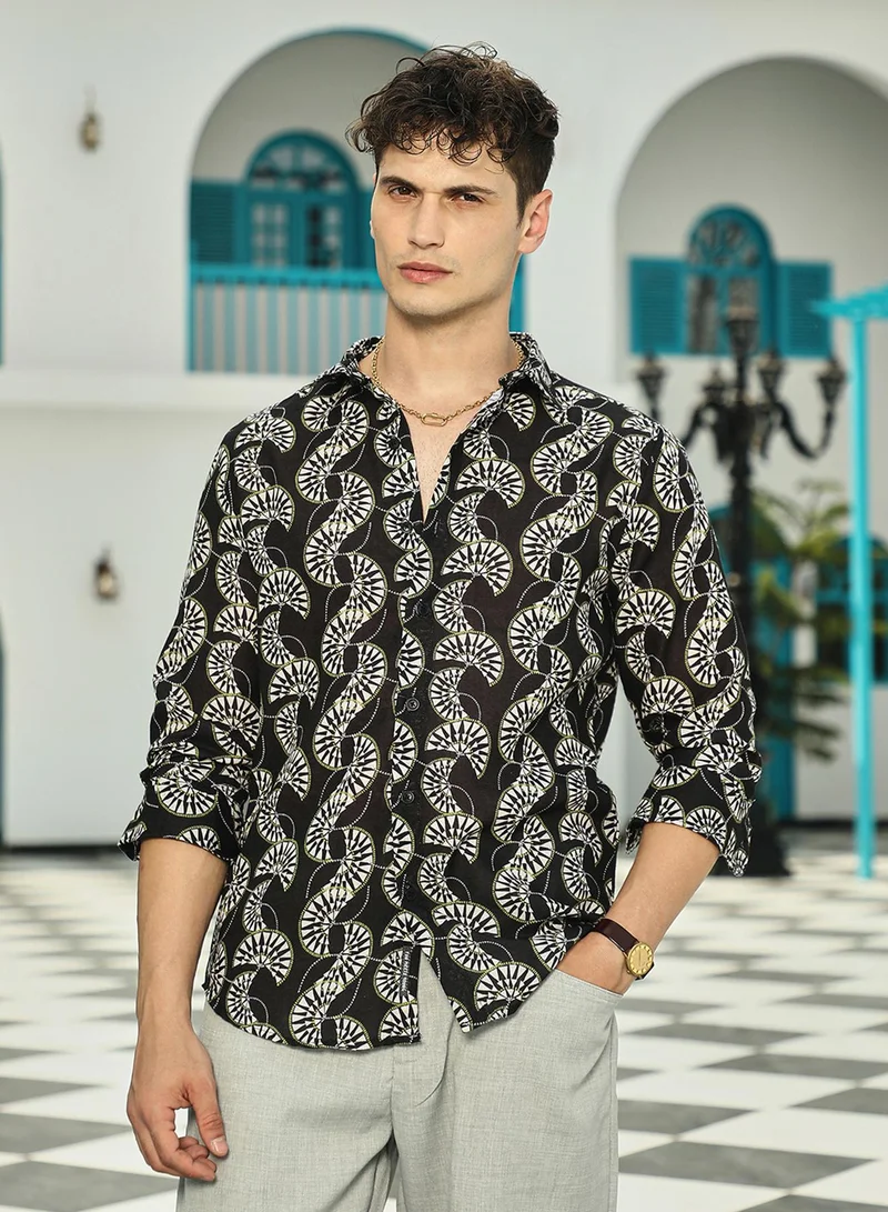 Campus Sutra Campus Sutra Men's Midnight Black & Daisy White Vortexa Regular Shirt For Casual Wear | Spread Collar | Long Cuffed Sleeves | Button Closure | Shirt Crafted With Comfort Fit For Everyday Wear
