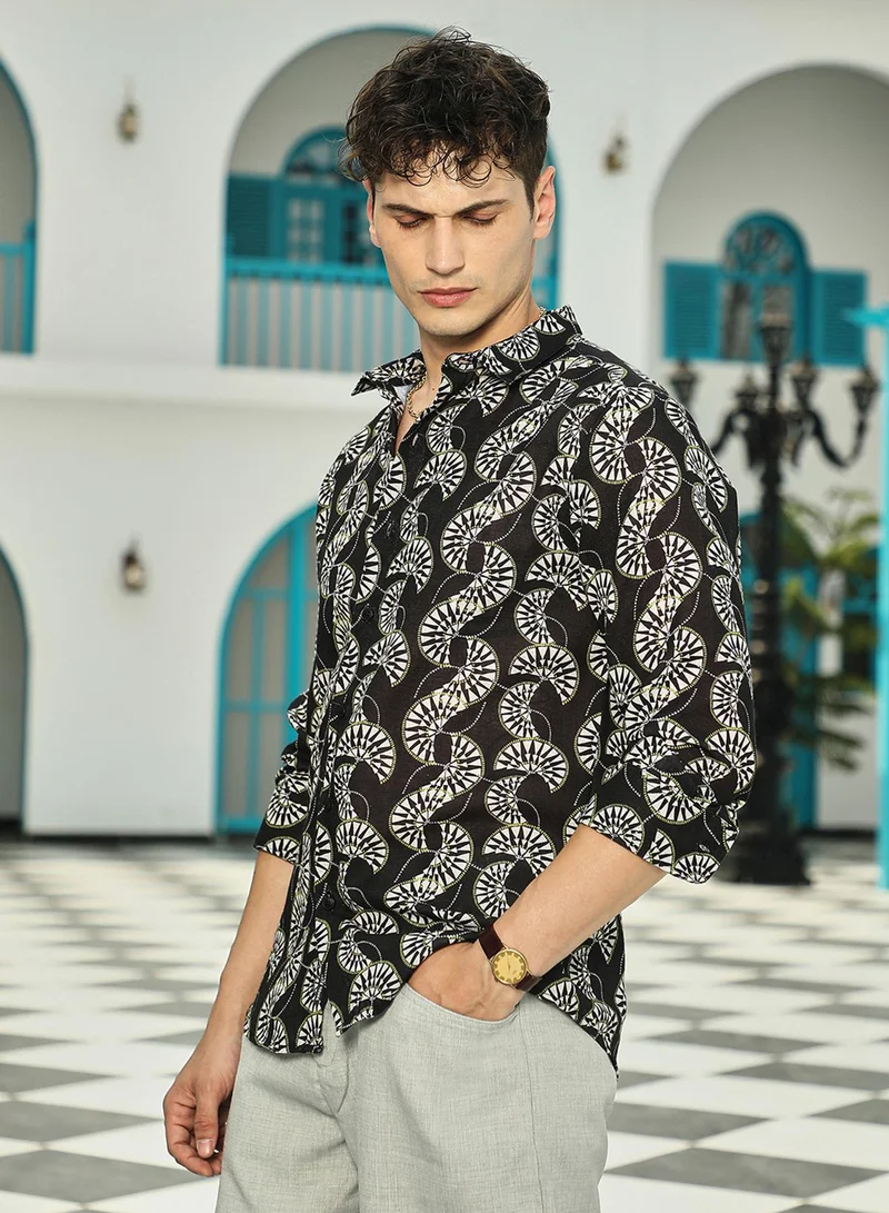 Campus Sutra Campus Sutra Men's Midnight Black & Daisy White Vortexa Regular Shirt For Casual Wear | Spread Collar | Long Cuffed Sleeves | Button Closure | Shirt Crafted With Comfort Fit For Everyday Wear