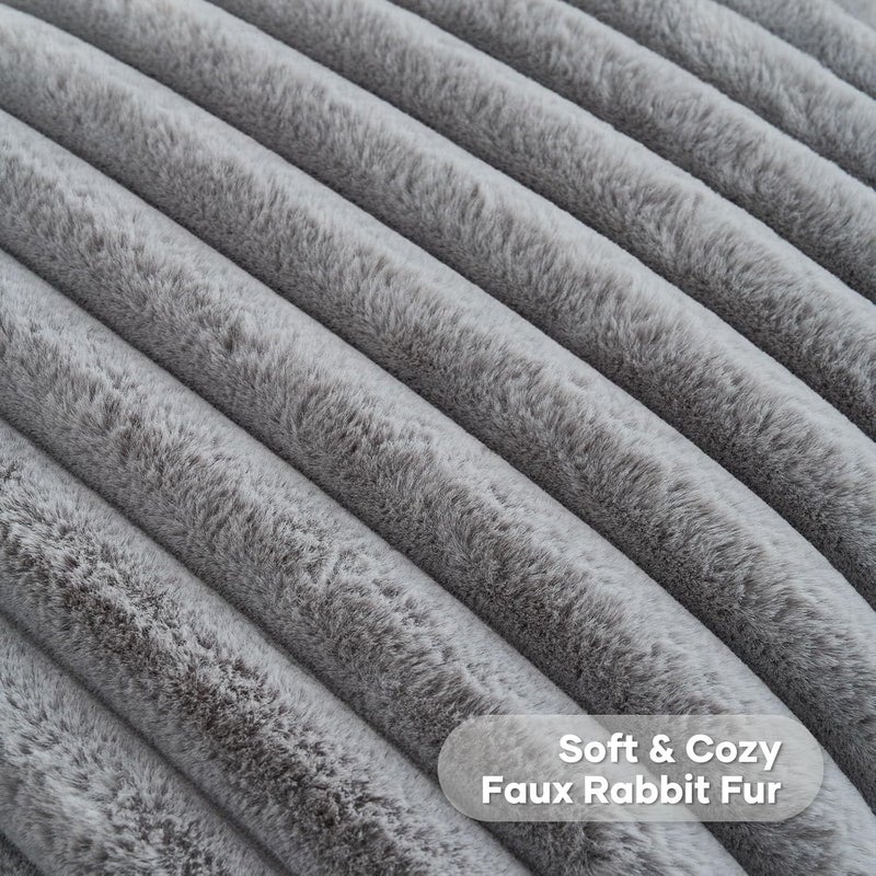 FUTEI مجموعة من 2 غطاء وسادة زخرفية مخطط باللون الرمادي 18x18 بوصة، وسائد مربعة لديكور الربيع للأريكة، ناعمة ومريحة من فرو الأرانب الصناعي وظهر مخملي، ديكور منزلي حديث للسرير - Image 2