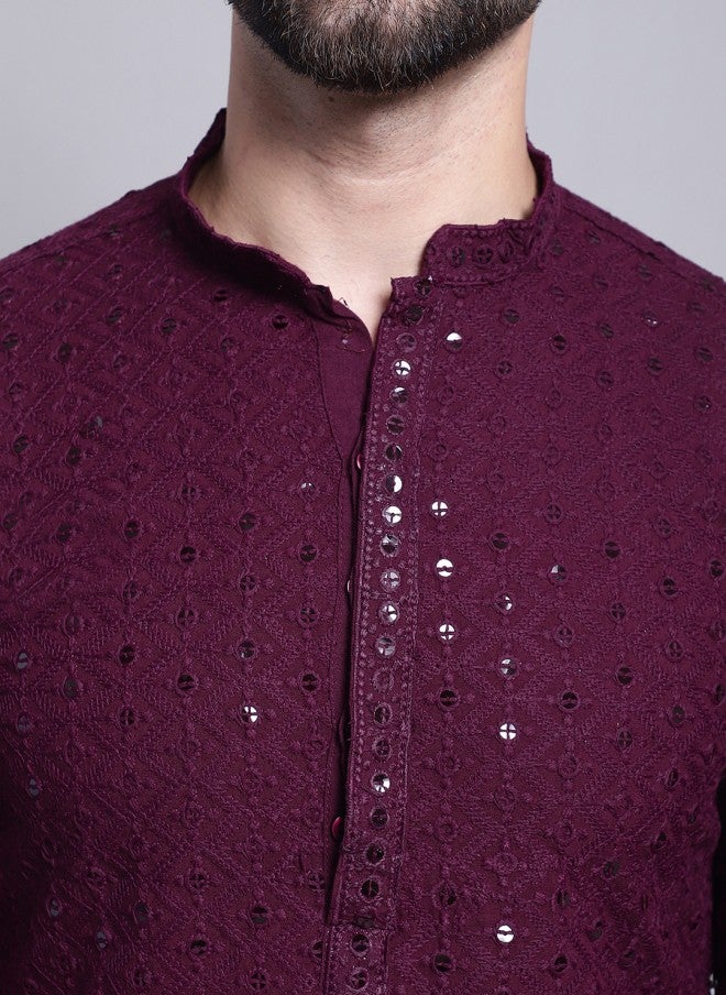 Sojanya قميص كورتا مزخرف بزخارف عرقية للرجال باللون الأرجواني - Image 2