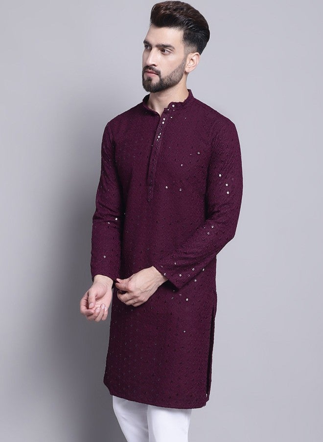 Sojanya قميص كورتا مزخرف بزخارف عرقية للرجال باللون الأرجواني - Image 4