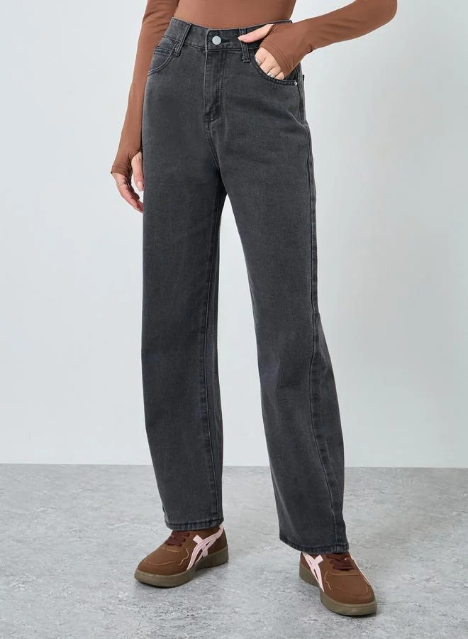 ستايلي جينز سادة بأرجل واسعة وخصر متوسط