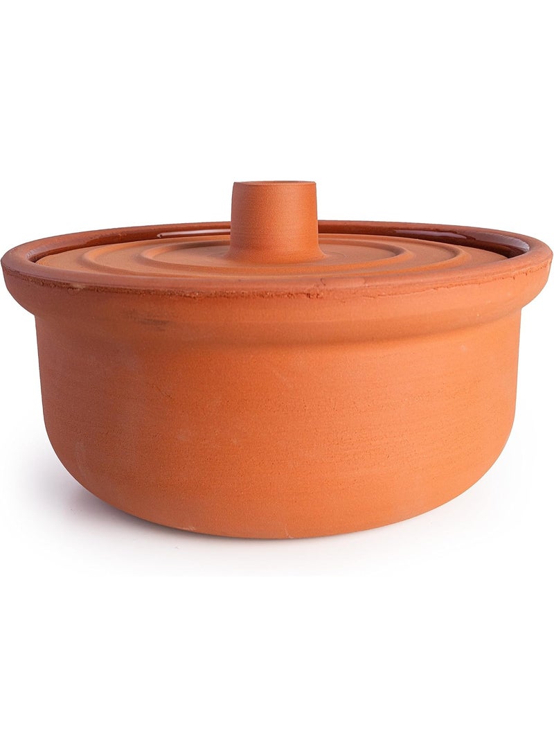 لوكسيول قدر طهي طيني من لوكس يول – صناعة يدوية تركية من طين طبيعي 100٪ – صديق للبيئة وآمن للفرن والميكروويف وغسالة الصحون – متوفر بألوان طبيعي، أزرق، بني، أسود، أخضر، تركواز – بأربعة مقاسات: طول 9 سم بقطر 20، طول 12 بقطر 24، طول 14 بقطر 27، طول 16 بقطر 31 سم – مثالي للطهي الصحي والمتوازن: حساء، يخنة، طاجن، أطباق جانبية ومقبلات – يحافظ على نكهة وحرارة الطعام – مقاوم للتشقق والصدمات – خالٍ من المواد الكيميائية و BPA – مادة طينية صحية، تدعم نمط الحياة المستدام – تصميم أنيق يناسب المطابخ العصرية أو التقليدية – هدية فاخرة لحفلات الزفاف أو دبيج المنزل أو لمحبي الطهي – ماركة لوكس يول مصنوعة بحرفية عالية وطابع تراثي تركي – قدر يتمتع بمتانة تدوم وجمال ألوان طبيعية - Image 1