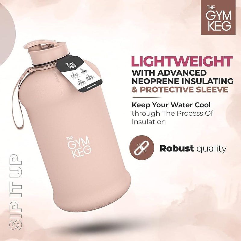 الكوتش زجاجة مياه رياضية The Gym Keg (2.2 لتر) معزولة نصف جالون مقبض للحمل زجاجة مياه كبيرة للاستخدام المتكرر مصنوعة من بلاستيك صديق للبيئة خالي من مادة BPA، مقاومة للتسرب (لون وردي) - Image 4