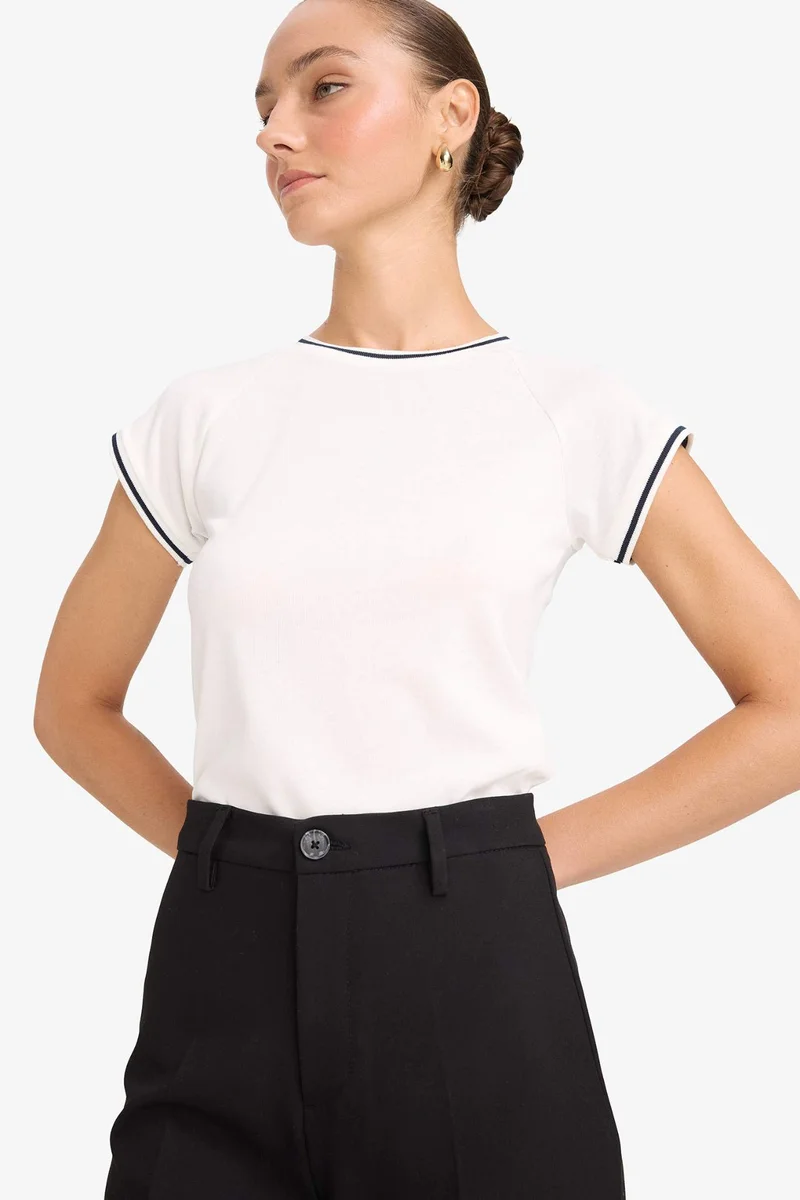 ديفاكتو Slim Fit Crew Neck Ribbed T-Shirt