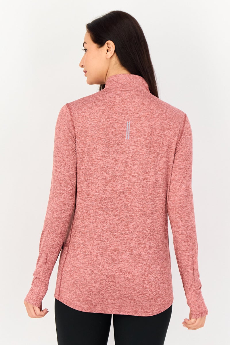 Nike سويت شيرت جري للنساء بأكمام طويلة وقصة قياسية، أحمر مائل إلى الرمادي - Image 2