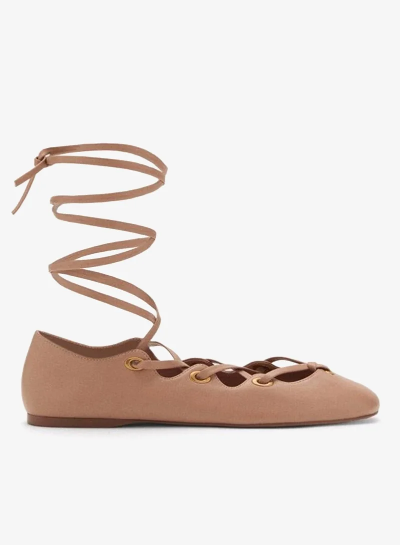 مانجو باليرينا بأشرطة متقاطعة