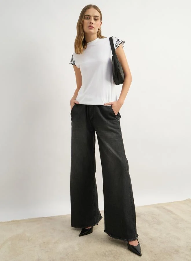 ستايلي تيشيرت بأكمام قصيرة ورقبة دائرية مطرز