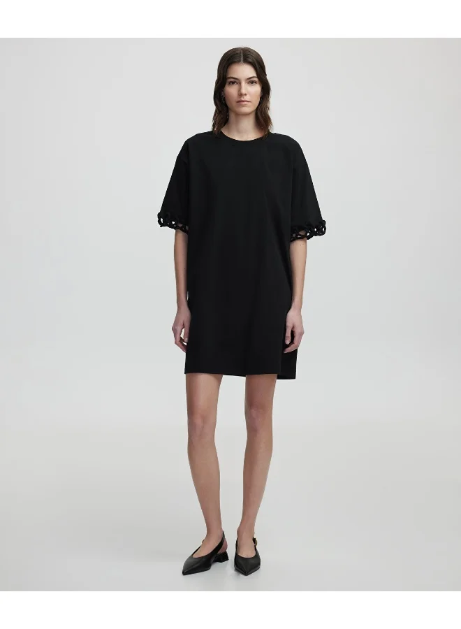 ابيكول فستان بتفاصيل زين مطرزة