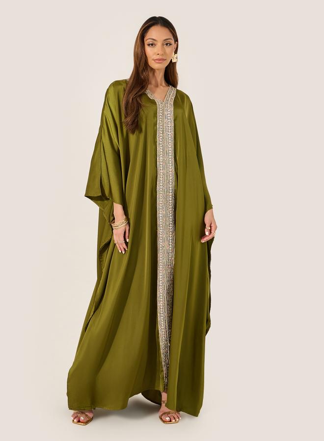 ستايلي كفتان ساتان بياقة على شكل حرف  مع تفاصيل دانتيل - Image 2