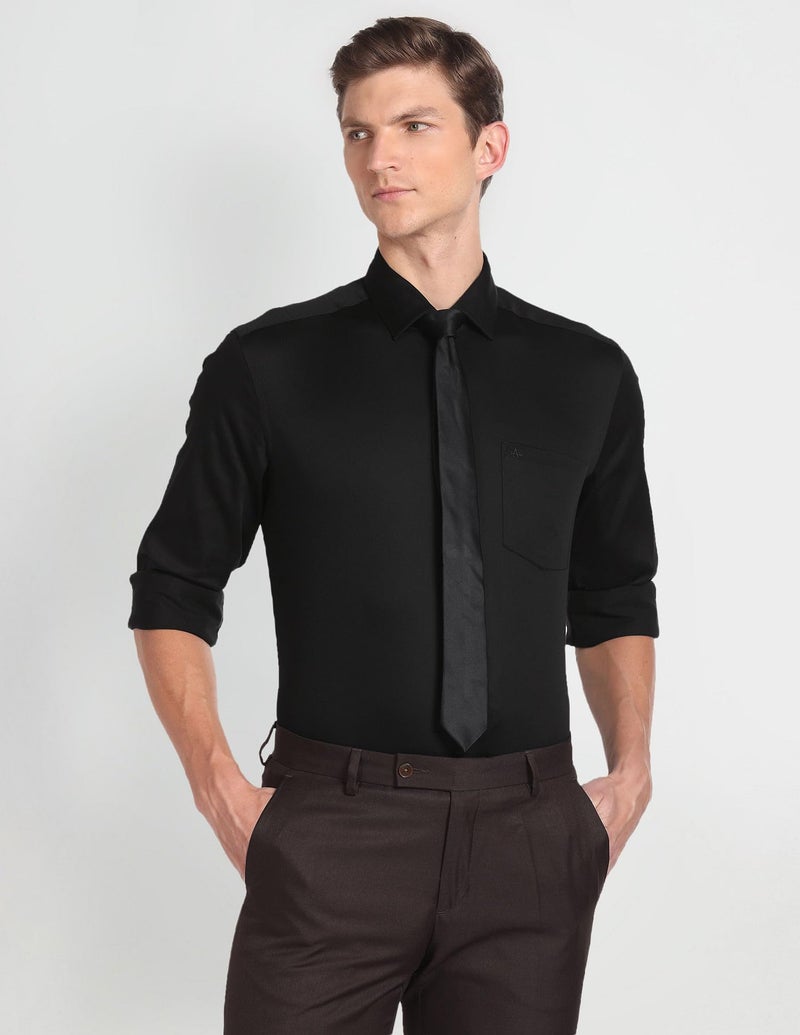Arrow Men Slim fit Cotton Solid Long Sleeves Cutaway Collar Shirt(ARADOSH1602_Black_40) - Image 2