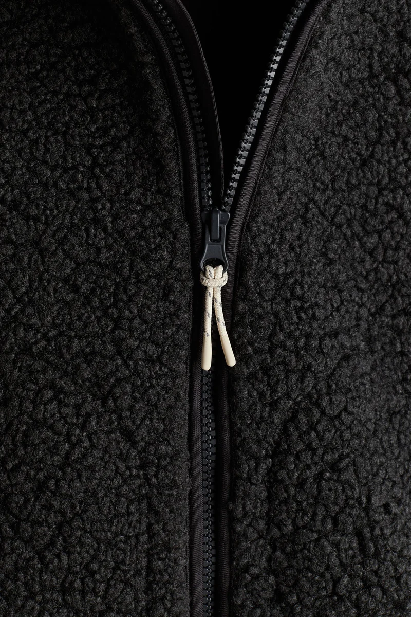 اتش اند ام جيليه من خامة ثيرمولايت® المقاومة للرياح