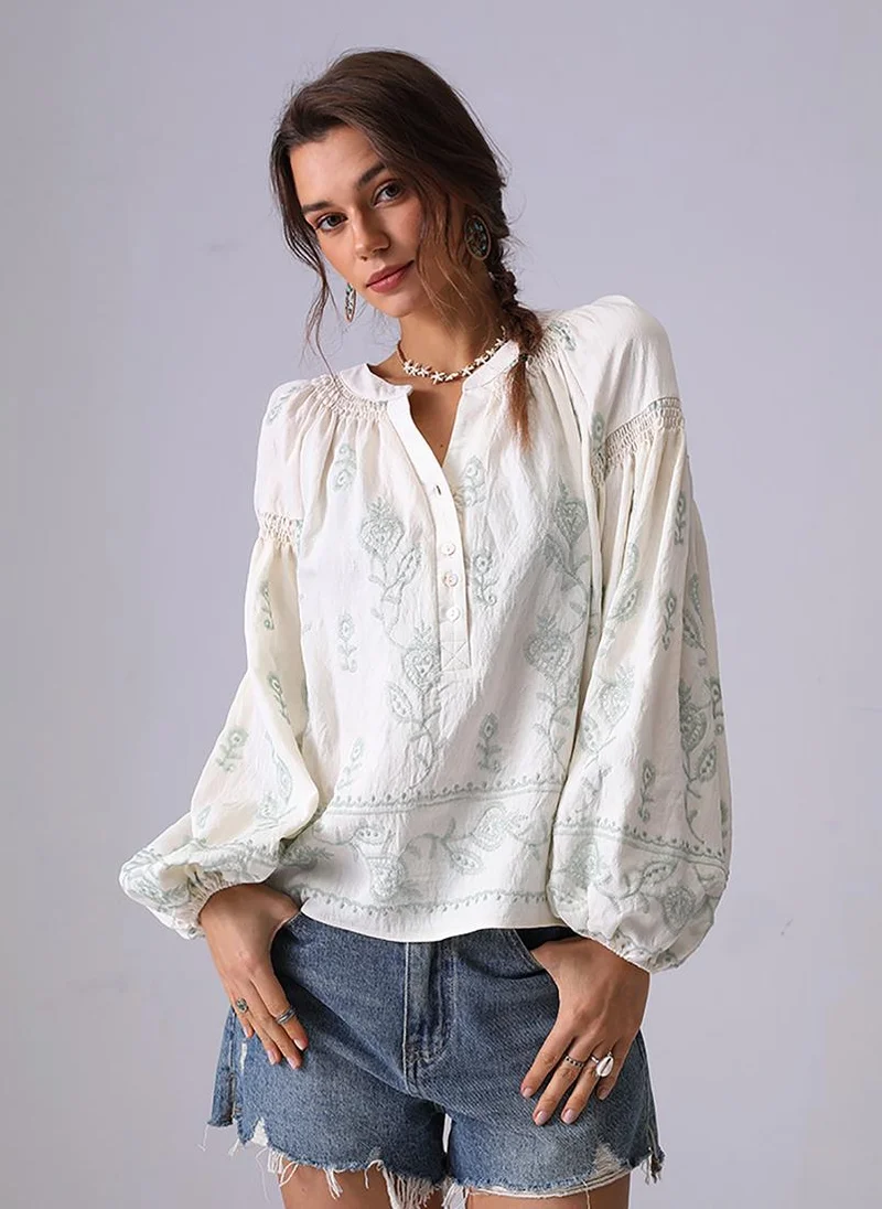 YUNIQEE Off White & Green V-Neck Long Sleeves Boxy Top