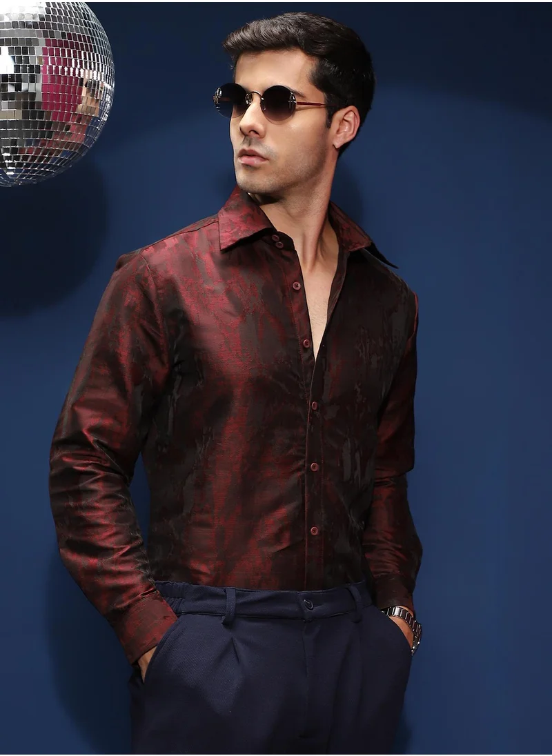 كامبوس سوترا Men's Burgundy Red Abstract-Woven Shirt For Casual Wear | Spread Collar | Long Cuffed Sleeves | Button Closure | Shirt Shirt Crafted With Comfort Fit For Everyday Wear