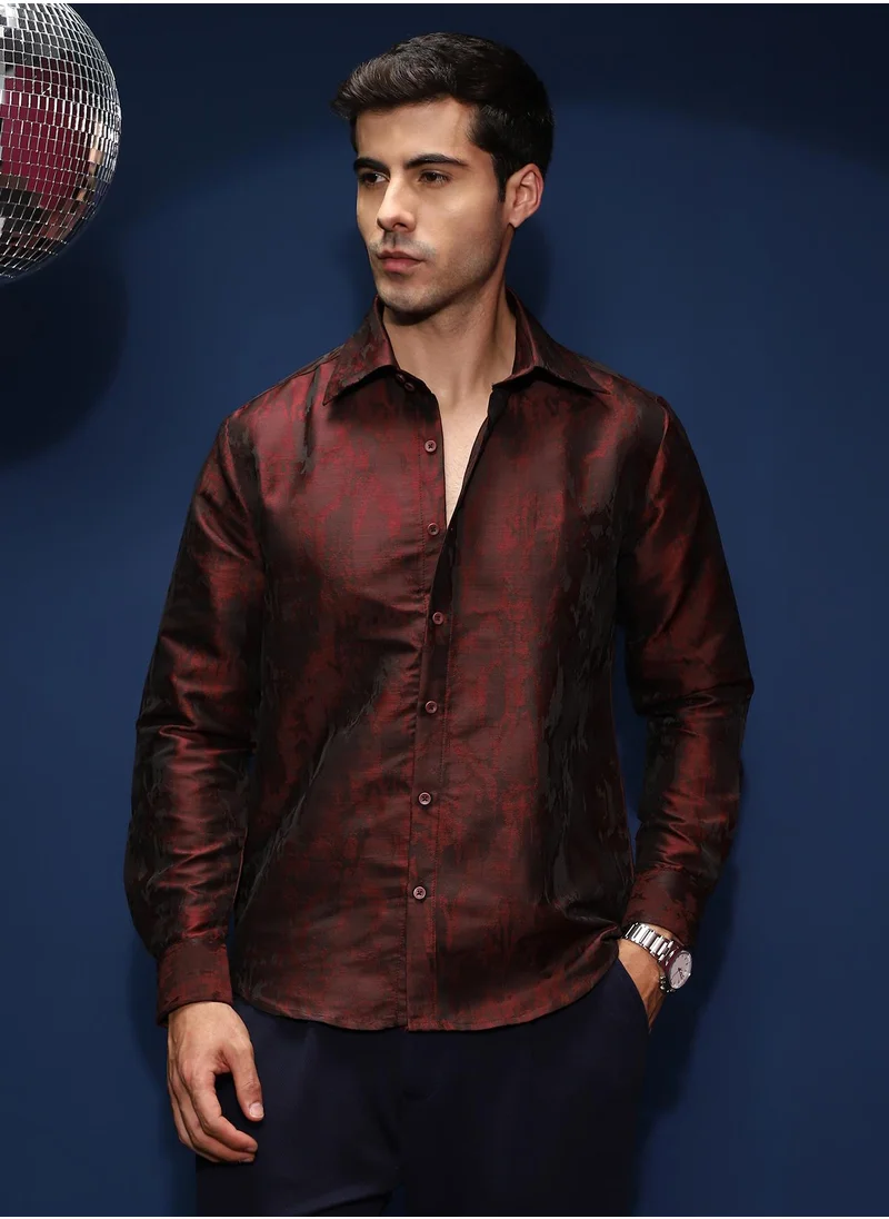 كامبوس سوترا Men's Burgundy Red Abstract-Woven Shirt For Casual Wear | Spread Collar | Long Cuffed Sleeves | Button Closure | Shirt Shirt Crafted With Comfort Fit For Everyday Wear