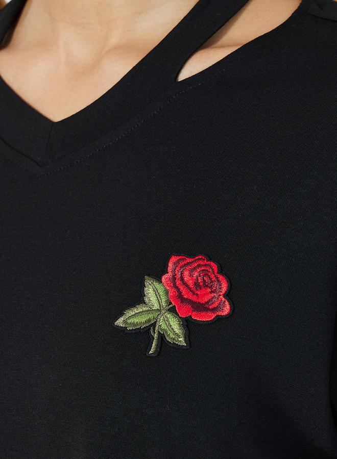 Styli Embroidered Short Sleeve Oversized V Neck  T-shirt  - Image 3