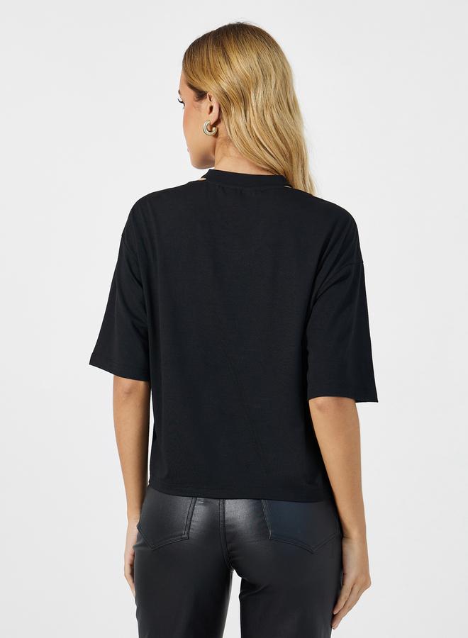 Styli Embroidered Short Sleeve Oversized V Neck  T-shirt  - Image 4