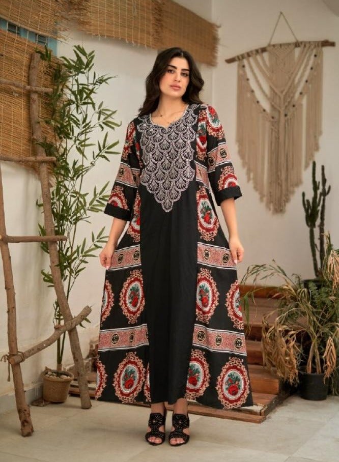Long robe with distinctive embroidery made of luxurious cotton  - Image 2