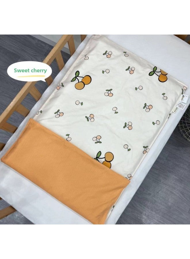 # غطاء مرتبة رياض الأطفال من القطن الخالص، غطاء مرتبة من القطن الكرتوني، غطاء لحاف ناعم من القطن، غطاء بسحاب - اللون: كرزي حلو [غطاء لحاف من الدرجة الأولى مكون من 60 قطعة] - المواصفات: 120 × 150 سم - Image 1