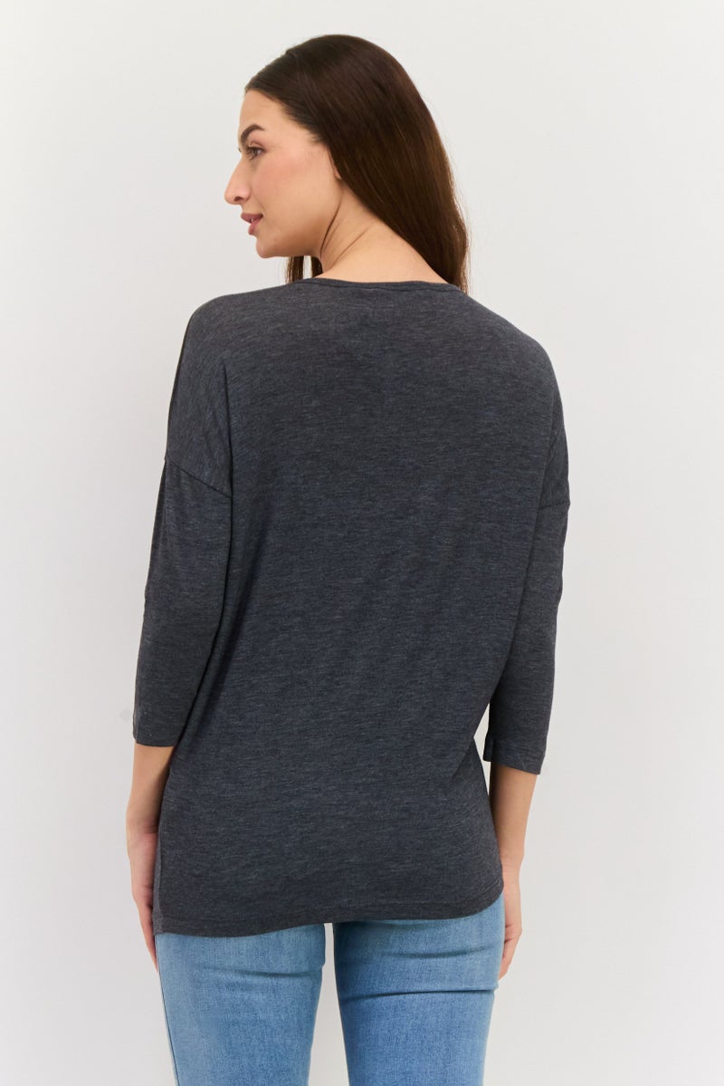 VERO MODA بلوزة نسائية بأكمام قصيرة وياقة دائرية، رمادي فحمي - Image 4