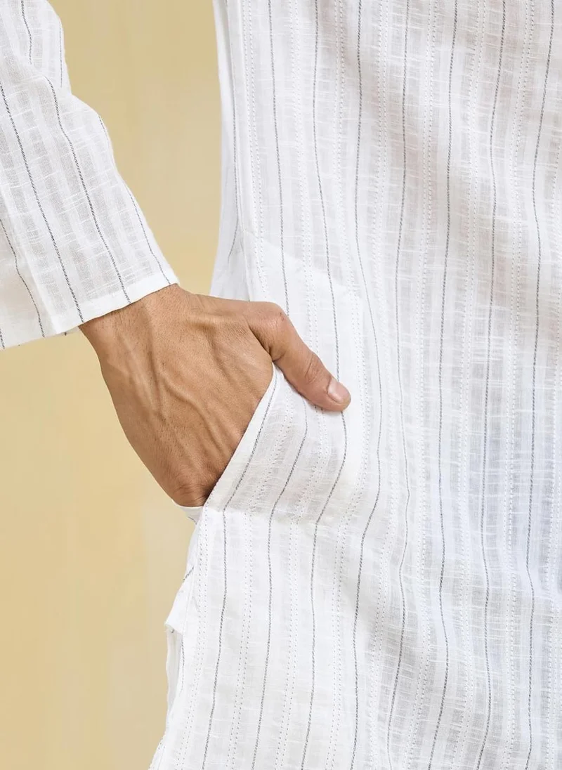 فاب انديا كورتي قطن أبيض مخطط قصير