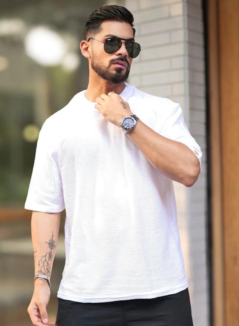 مانياك تيشيرت رجالي مانياك بياقة دائرية وأكمام ثلاثة أرباع من قماش الكوردروي الأبيض