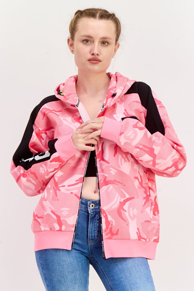 Aape By A Bathing Ape سويت شيرت بغطاء رأس مطبوع بالكامل للنساء، مجموعة وردية - Image 1