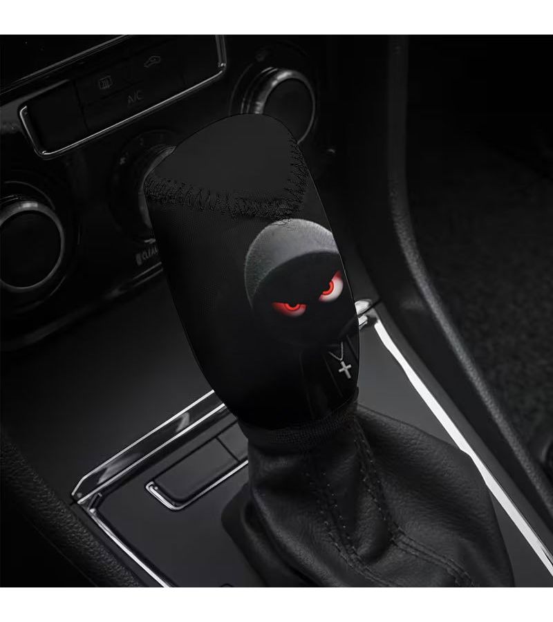 قطعة واحدة من غطاء ناقل الحركة للسيارة بطابع شخصية مقنعة ذات عيون حمراء ونمط داكن، تصميم أنيق لحماية ناقل الحركة، مناسب لجميع الفصول، تصميم مرن سهل التركيب والتنظيف، مناسب للتنقل اليومي والنزهات في عطلة نهاية الأسبوع والقيادة الحضرية داخل المركبة. - Image 2