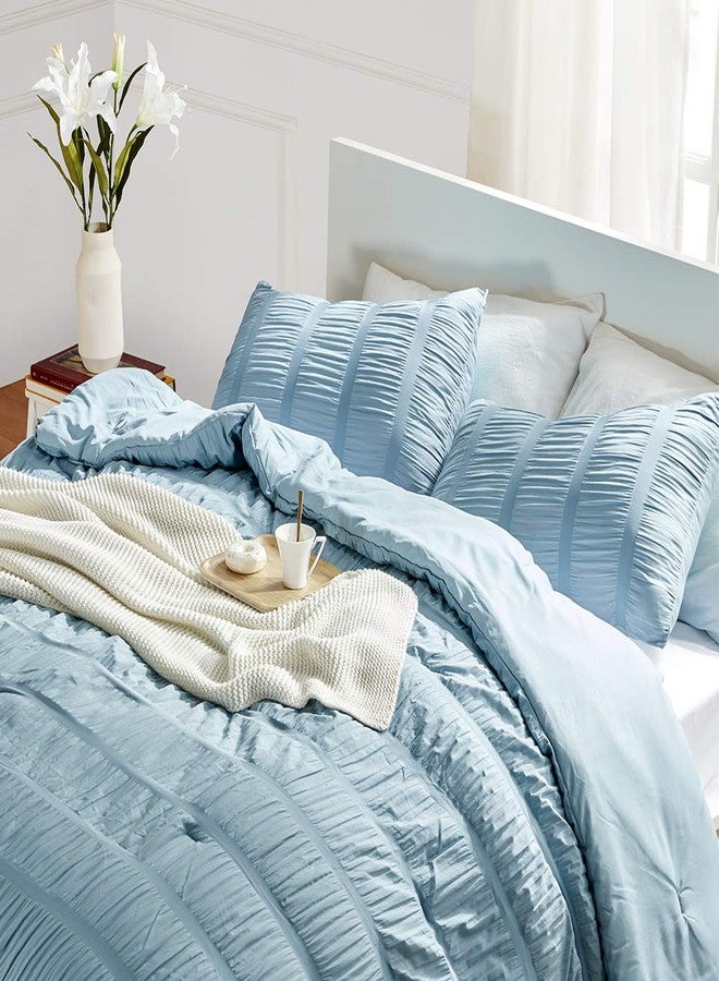 SLEEP ZONE طقم لحاف فاخر من قماش السيرسيكر من سليب زون، مقاس كينج، 3 قطع، حشوة لحاف ناعمة وخفيفة الوزن بديلة للريش مع غطاء وسادة، تبريد مثالي لفصل الصيف، أزرق - Image 4