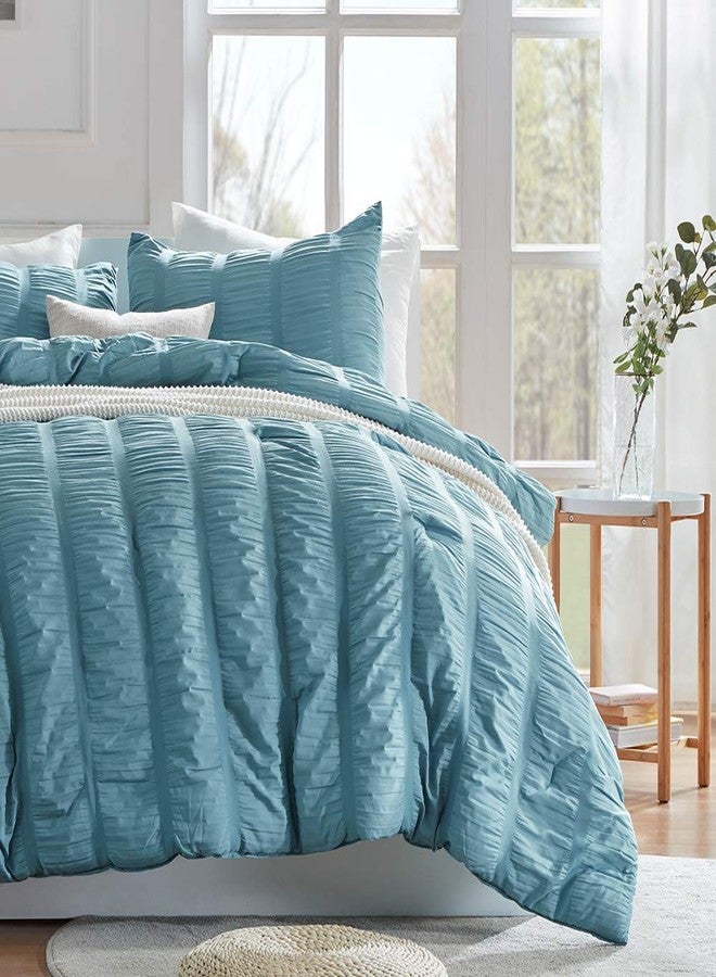 SLEEP ZONE طقم لحاف فاخر من قماش السيرسيكر من سليب زون، مقاس كينج، 3 قطع، حشوة لحاف ناعمة وخفيفة الوزن بديلة للريش مع غطاء وسادة، تبريد مثالي لفصل الصيف، أزرق - Image 1