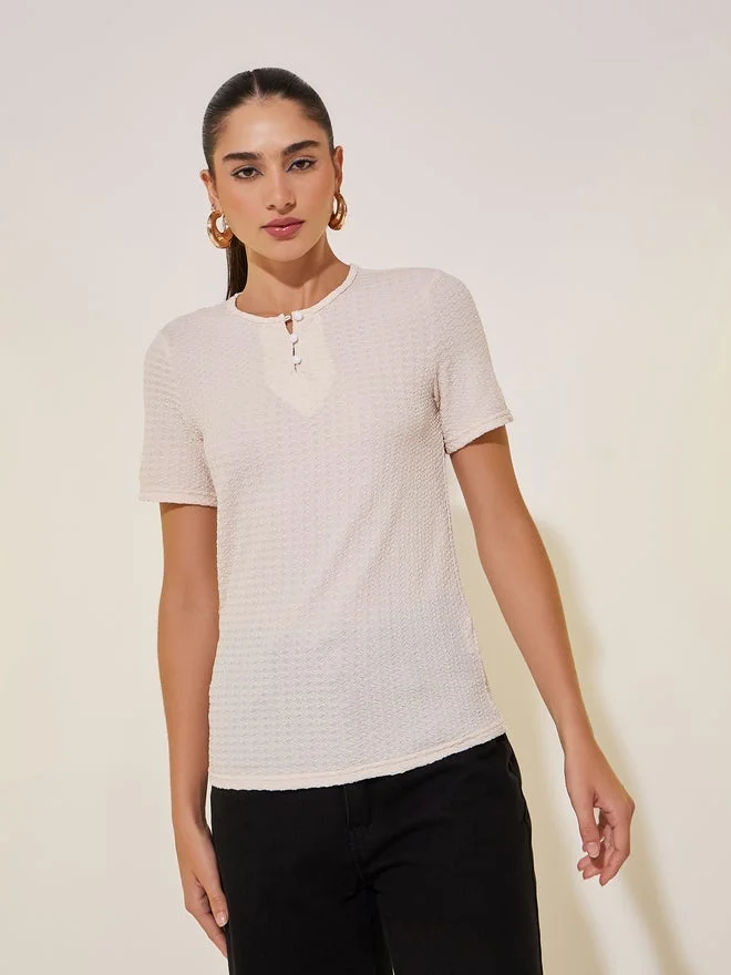 تايك تو تيشيرت تيك تو محبوك بياقة مستديرة وأكمام قصيرة