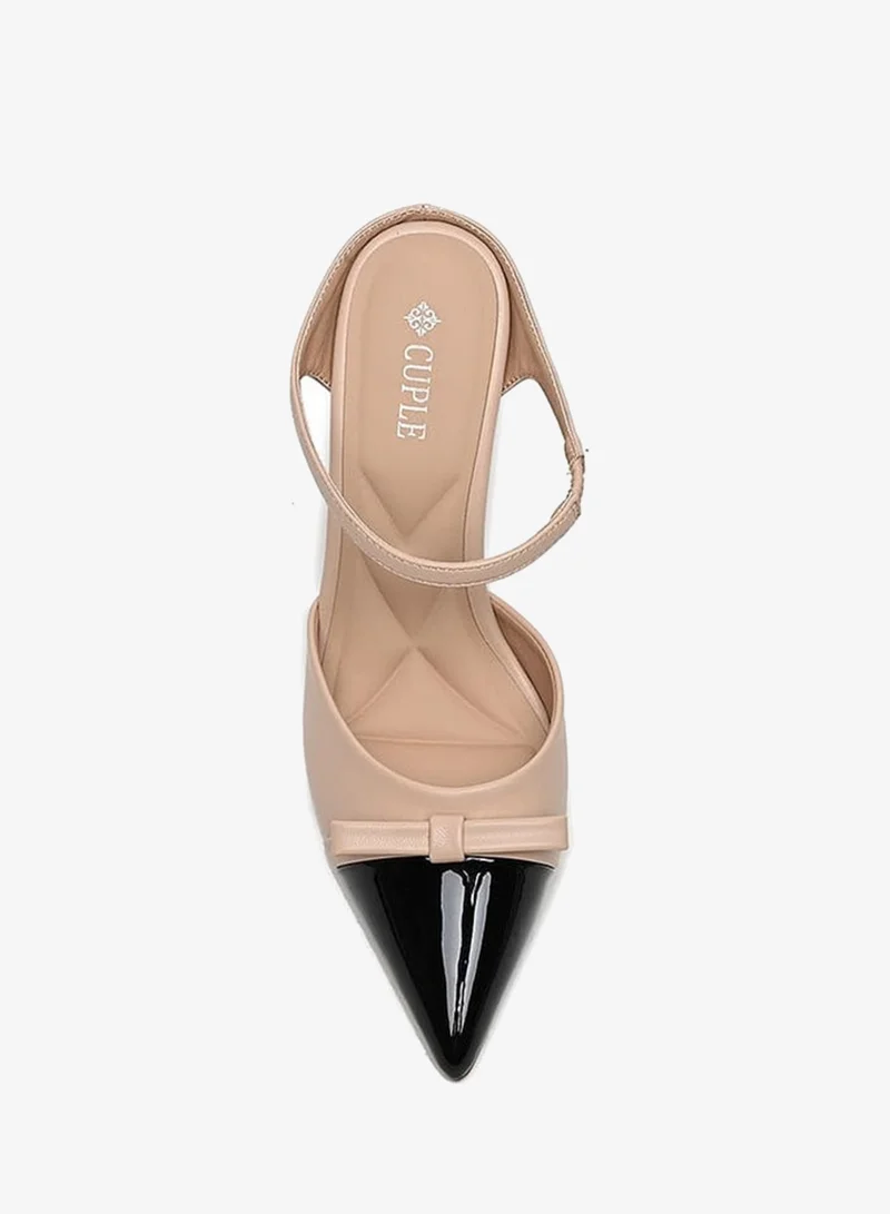 كابلي حذاء بكعب عالٍ مدبب بلونين