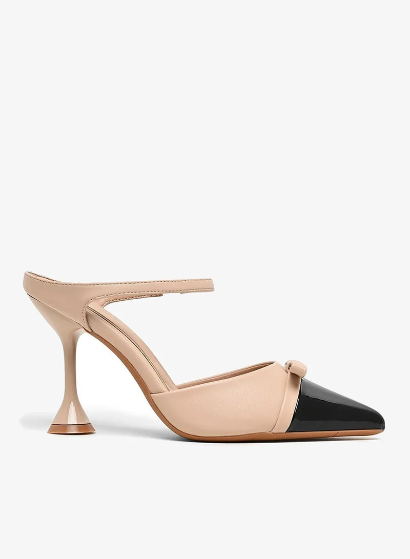 كابلي حذاء بكعب عالٍ مدبب بلونين