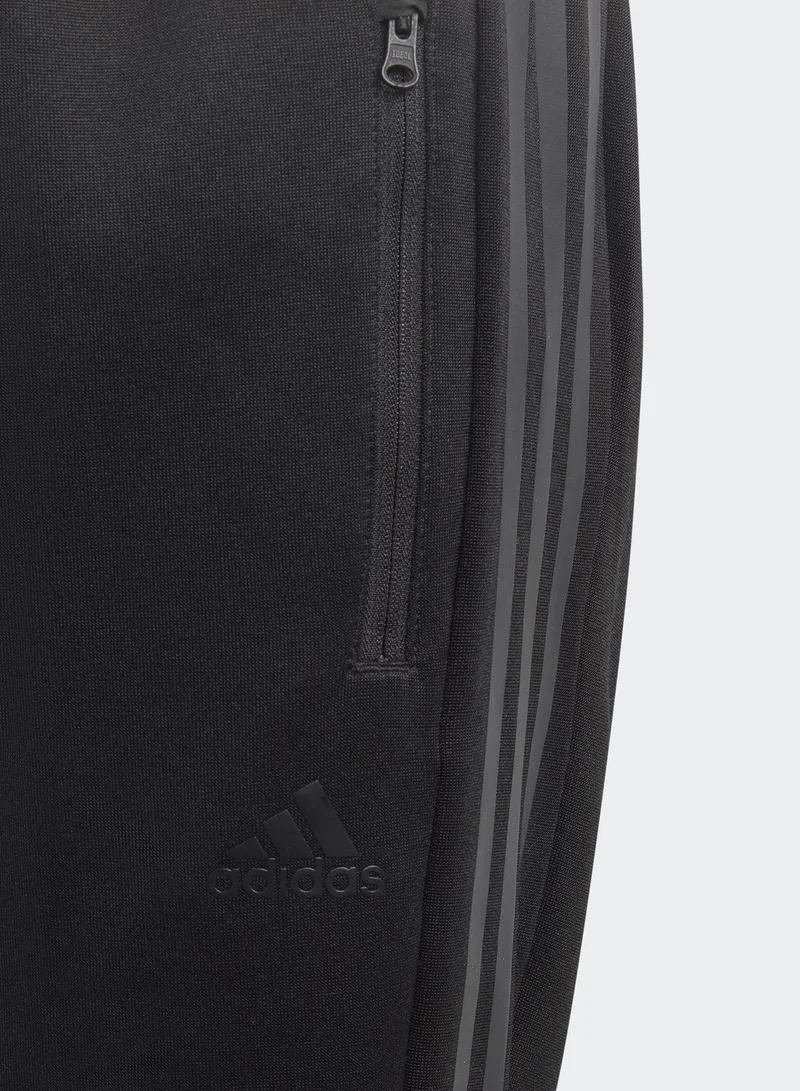 adidas بنطال رياضي بجيوب جانبية