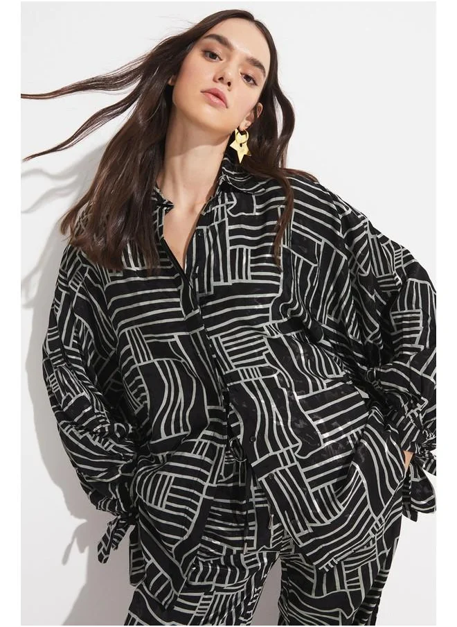 جون June Women Exclusive Boyfrfiend/Wide Fit Rayon Blend Patterned Balloon Sleeve Shirt Black