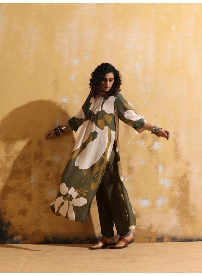trueBrowns Green Cream Floral Print Muslin Silk High-Slit Kurta Set - Image 3