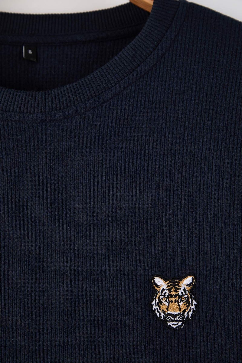 trendyol Dark Navy Blue Oversized /Wide Cut Crew Neck Tiger Embroidered Unlined Sweatshirt - Image 5