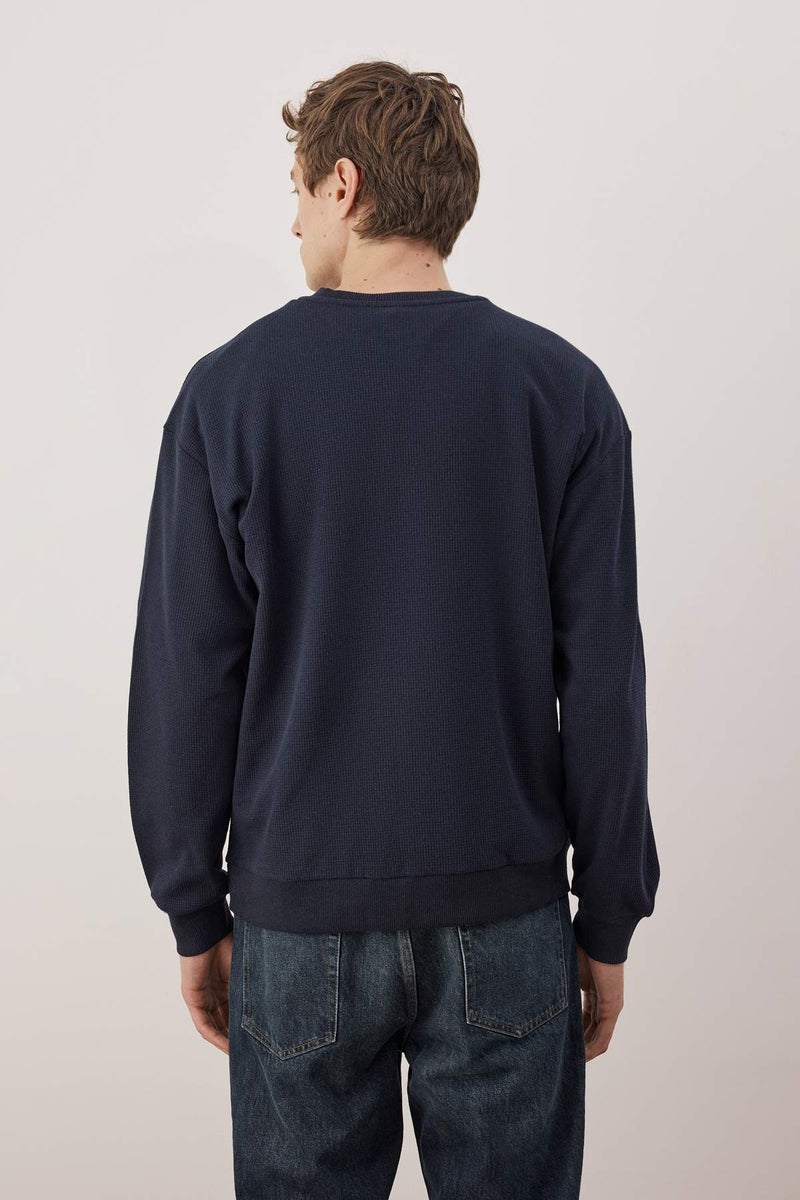 trendyol Dark Navy Blue Oversized /Wide Cut Crew Neck Tiger Embroidered Unlined Sweatshirt - Image 4
