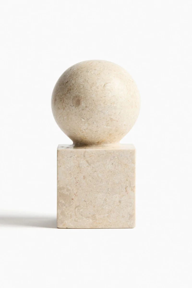 اتش اند ام مسند كتب من الرخام