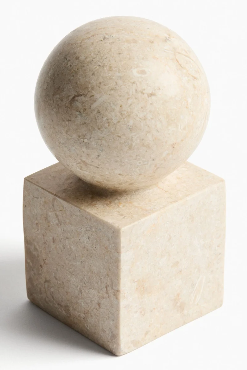 اتش اند ام مسند كتب من الرخام