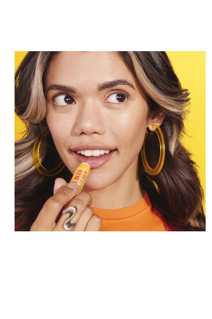 مجموعة هدايا Burt's Bees Beeswax Bounty المتنوعة – 4 قطع – بلسم شفاه طبيعي ومجموعة العناية بالبشرة - Image 3