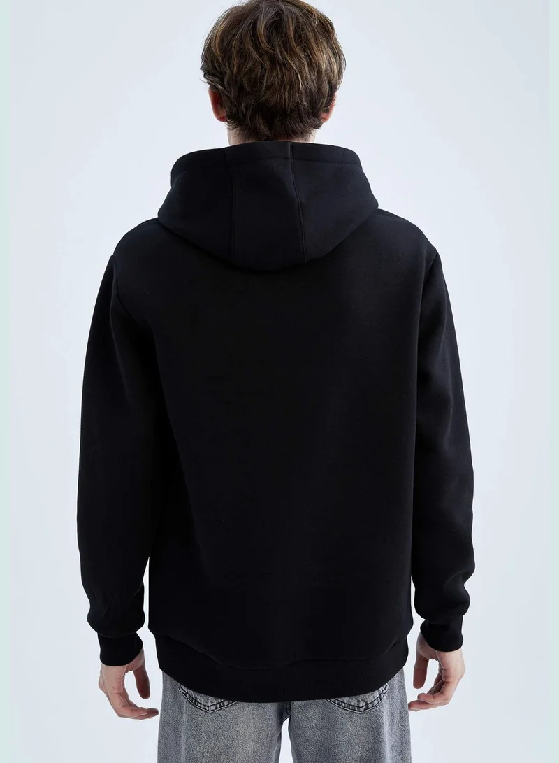 ديفاكتو سويت شيرت محبوك بأكمام طويلة وغطاء للرأس وقصة عادية للرجال