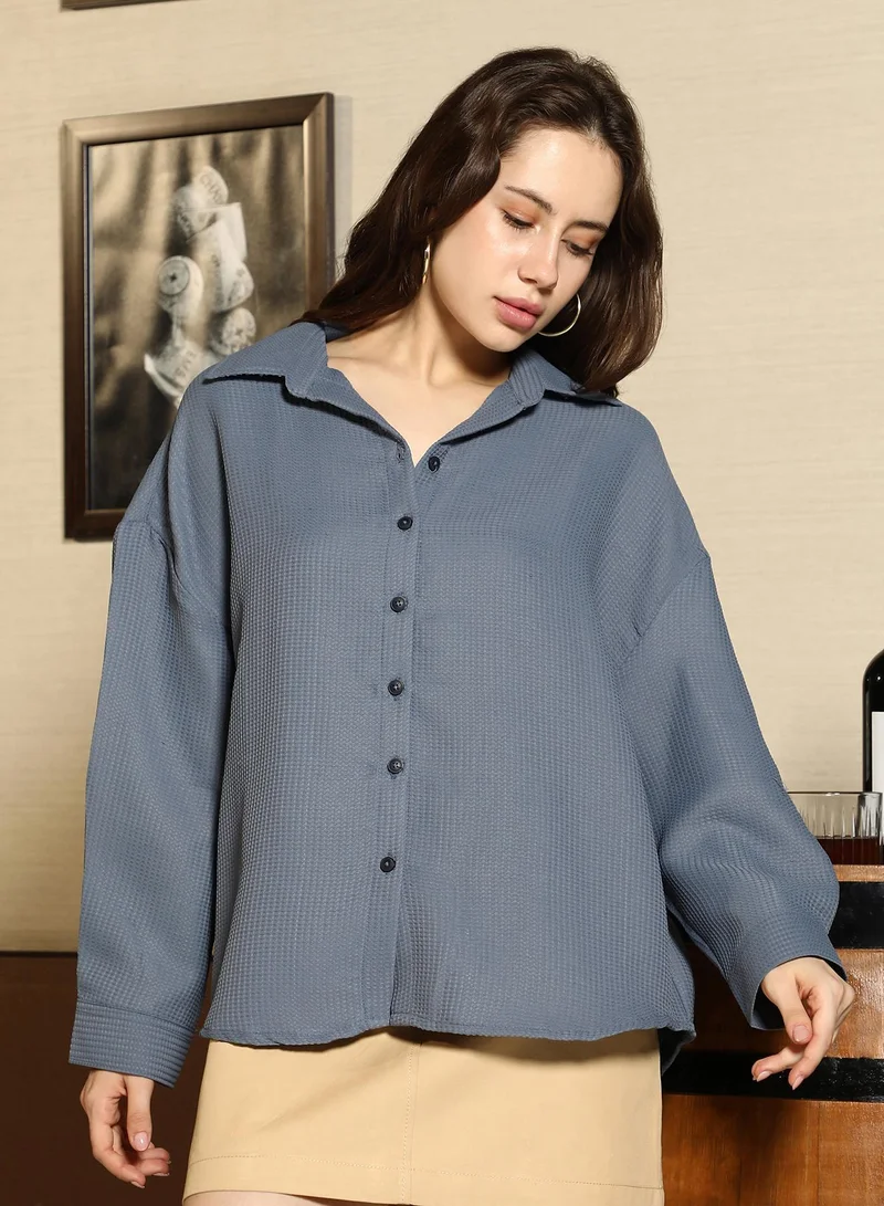 بينيا كولادا قميص نسائي رمادي بياقة ممتدة وأكمام طويلة من قماش الجاكار بنقشة المعين