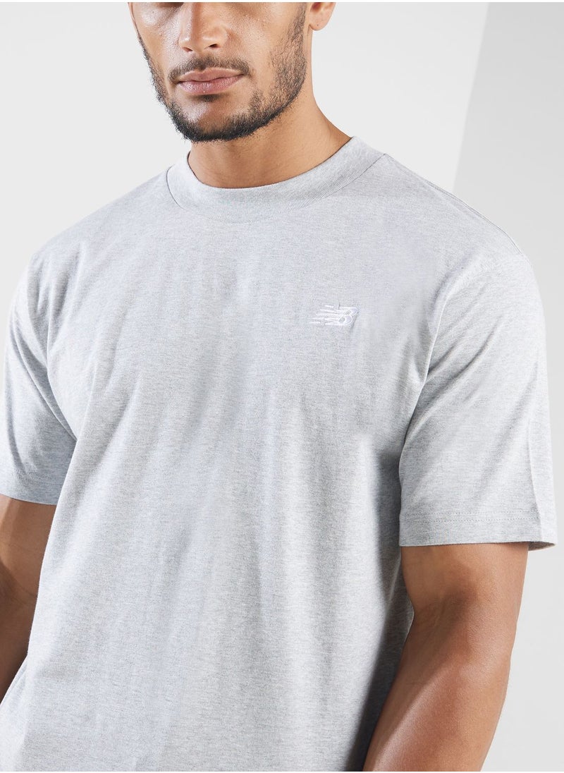 New Balance - تي شيرت بشعار صغير - Image 1