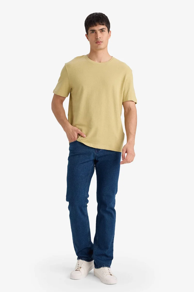 ديفاكتو Regular Fit Crew Neck Short Sleeve T-Shirt