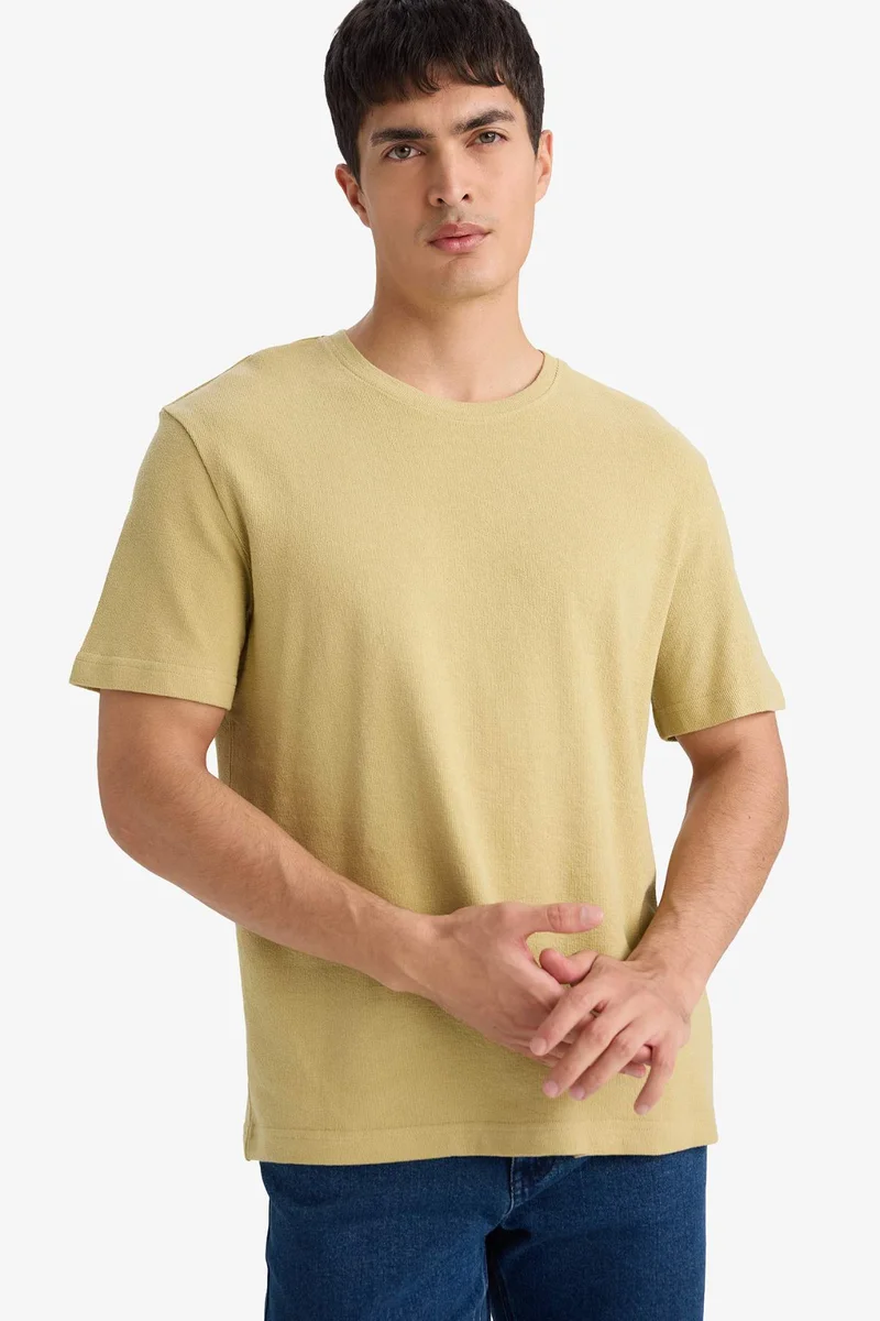 ديفاكتو Regular Fit Crew Neck Short Sleeve T-Shirt