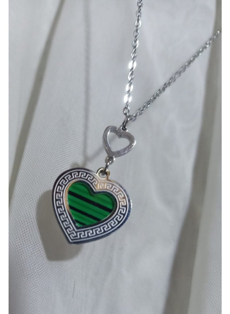 Luxuria A necklace featuring a heart-shaped pendant with a green malachite-like stone and a Greek key pattern. - Image 2